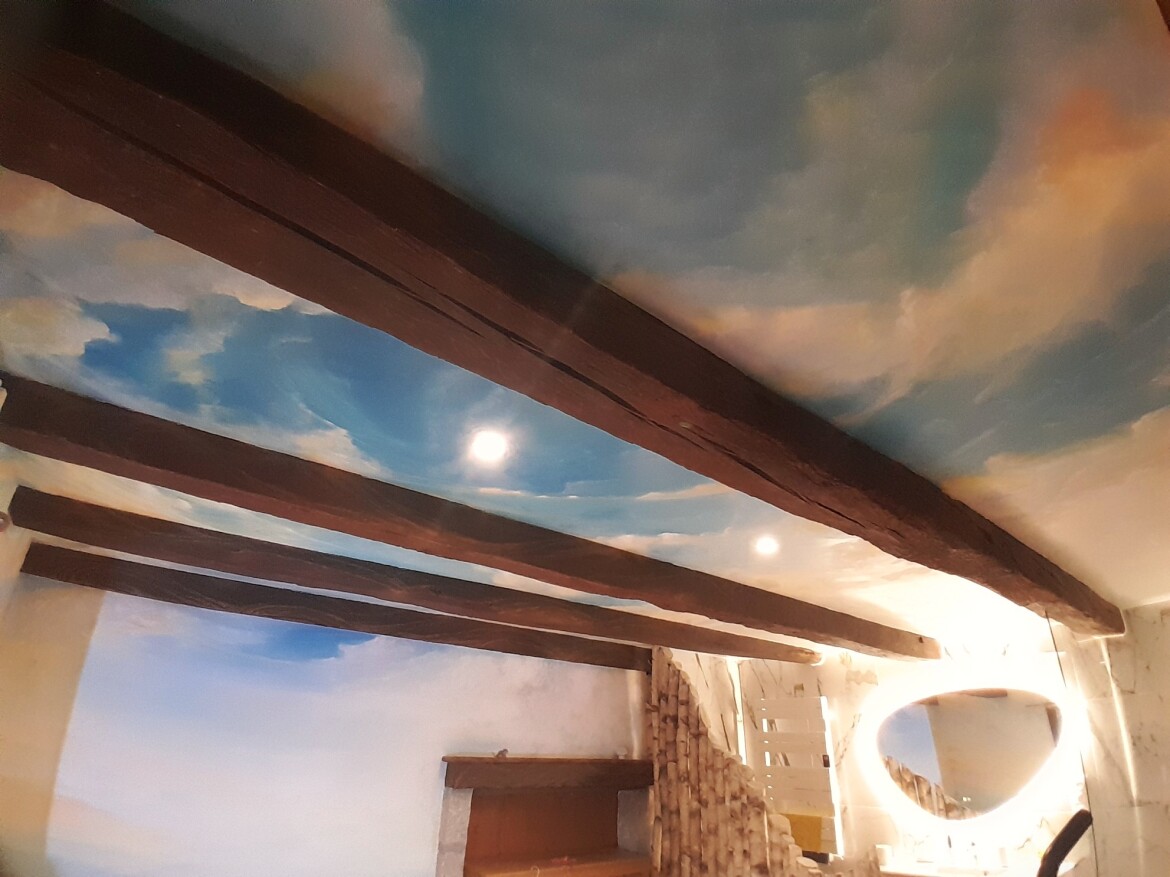 Plafondschildering doorlopend op wand