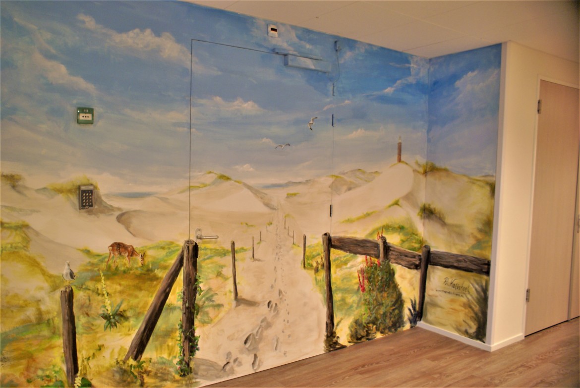 Strandschilderingen- Muurschildering Ouddorp strand, duinen, dieren en vuurtoren