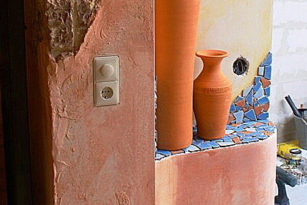 Kamer in Mexicaanse sfeer met mozaiek, ornamenten en stuctechniek