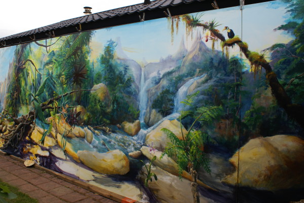 Muurschildering in tuin met jungle, watervallen en tempels